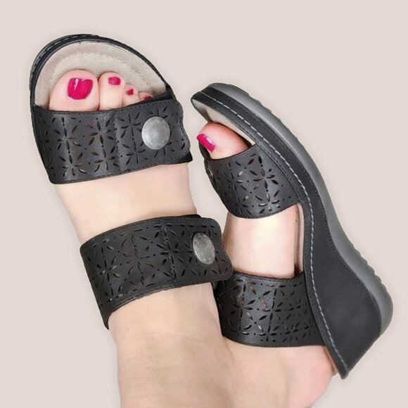 CLIFF by WHITE MOUNTAIN Brianna Wedge Sandals with Velcro in Black Slide On - Picture 1 of 5